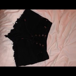 🌟Black high rise distressed shorts 🌟